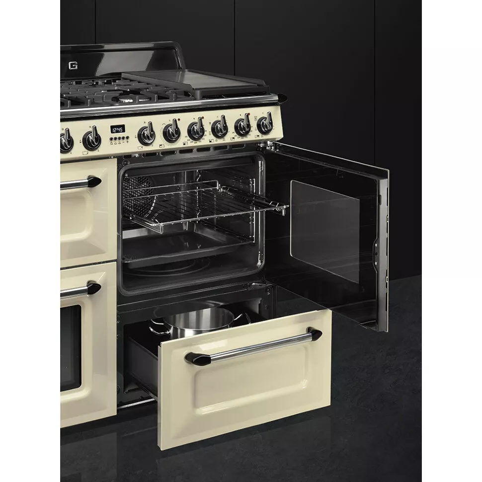 Новая коллекция варочных центров Smeg с комбинированными конфорками поступила в продажу